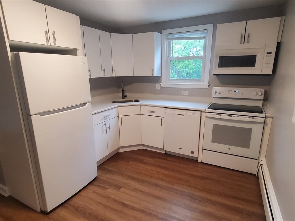 Primary Photo - 433 Sea St