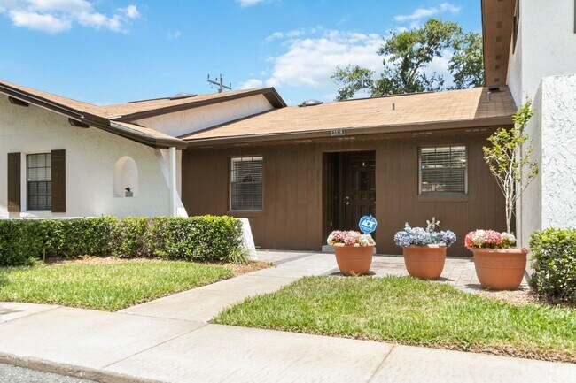 Foto del edificio - Beautiful Modern 2/1 Townhome in St. Cloud's Pine Lake Villas