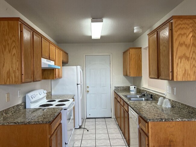 Foto del edificio - 914 McDaniel Cir