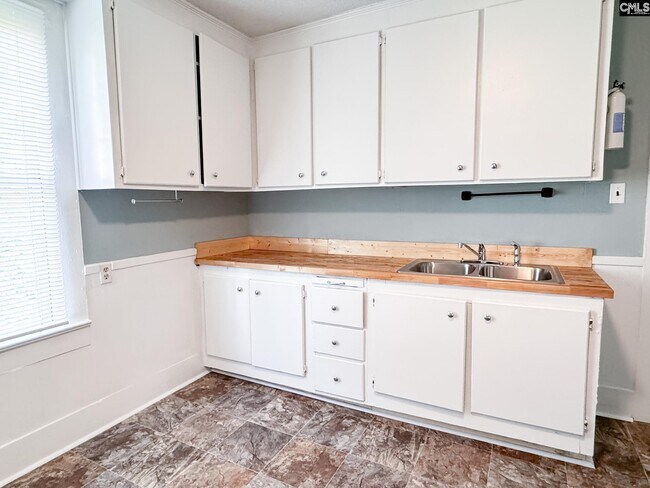 Foto del edificio - 232 Michaelmas Ave