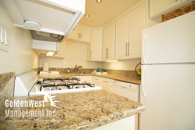 Building Photo - 802 Vanderbilt Pl