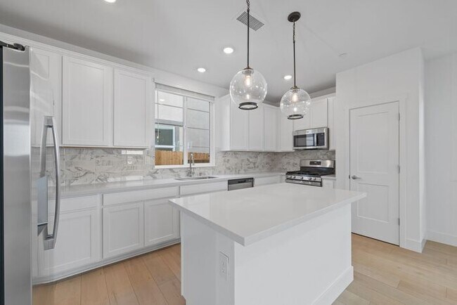 Foto del edificio - Brand new Arrowcreek Stunner!