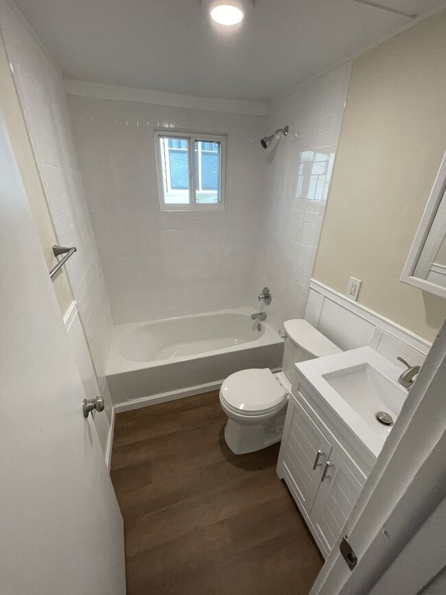 Building Photo - 1 Bedroom 1 Bathroom
