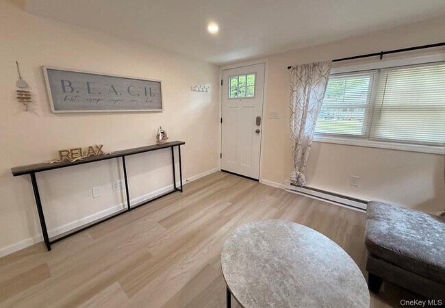 Foto del edificio - 129 Westbury Dr