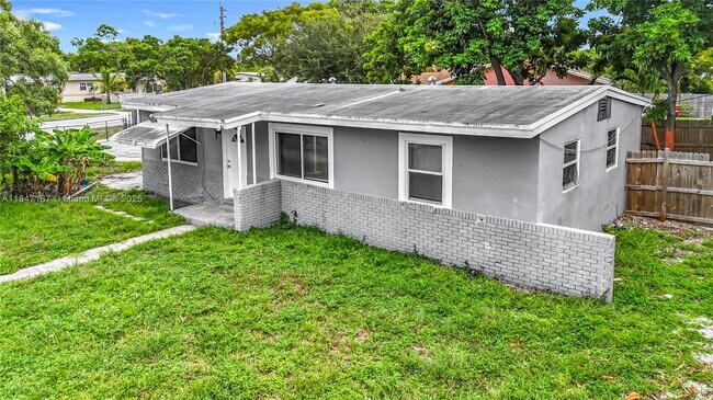 Building Photo - 1423 NW 12th St
