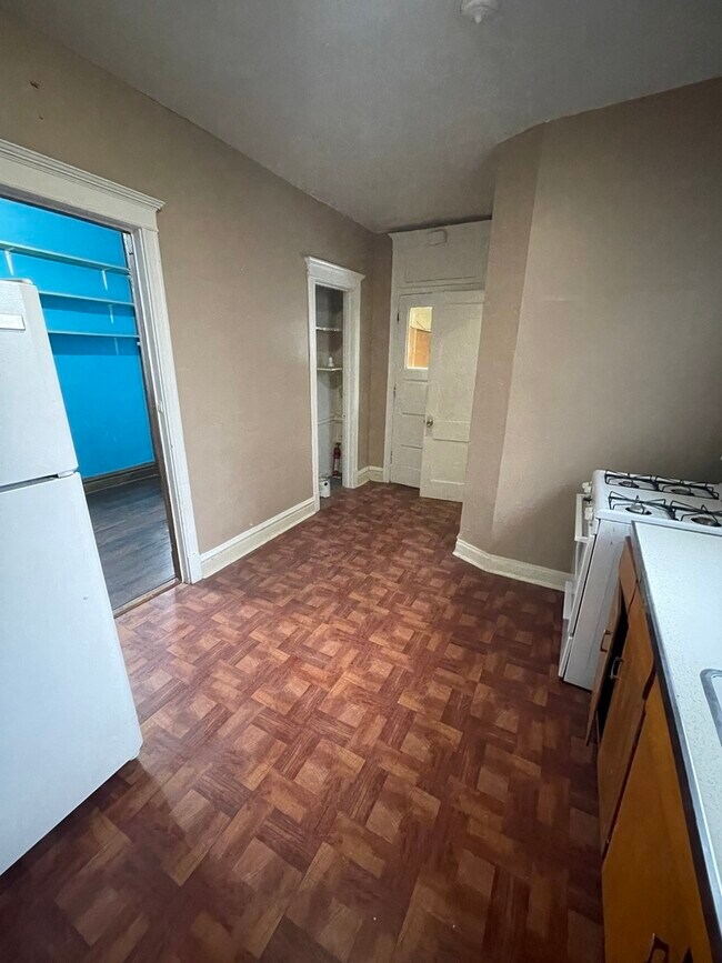 4849 W Ainslie St Unit 2F, Chicago, IL 60630 Room for Rent in Chicago