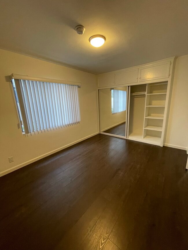 Building Photo - 11662 W Sunset Blvd