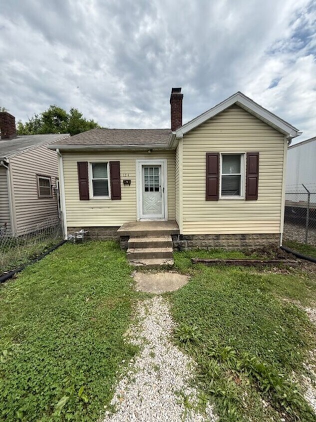 Primary Photo - 1214 E Eichel Ave