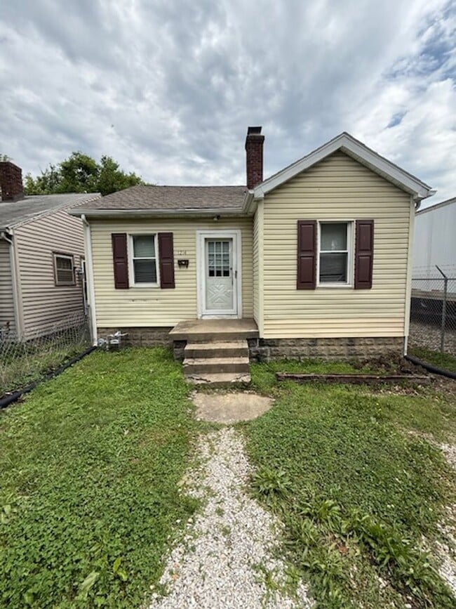 1214 E Eichel Ave