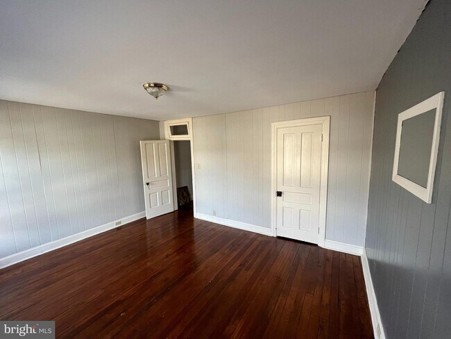 Building Photo - 524 N Mulberry St