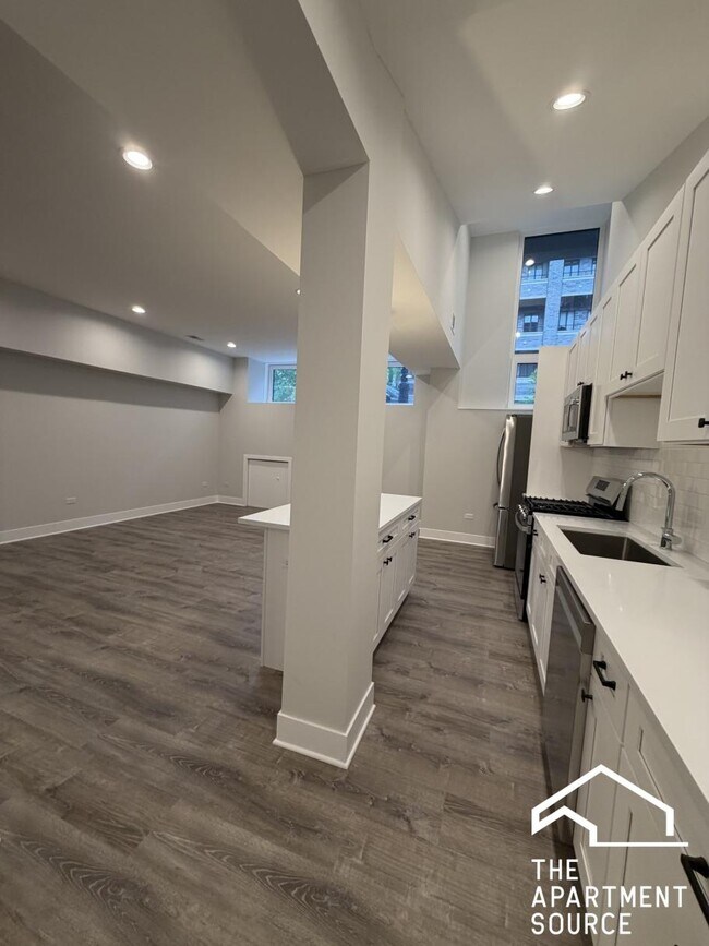 Foto del edificio - 2247 W Lawrence Ave