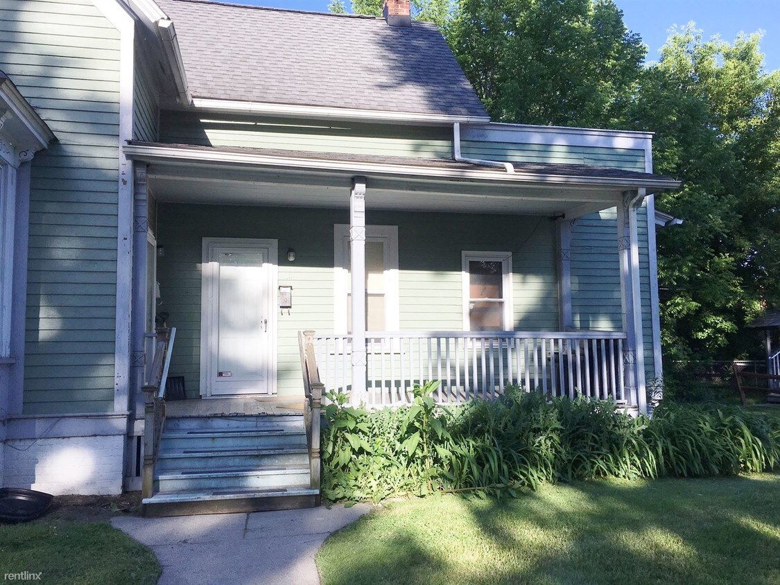 Primary Photo - 114 1/2 Washington St