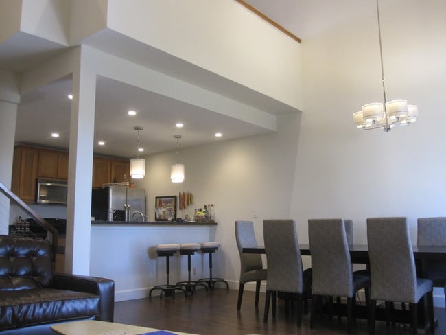 Dining Area - 10982 Roebling Ave