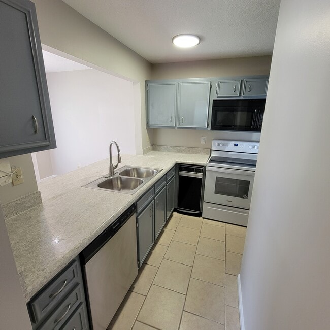 Building Photo - 63 Eastgate Cir
