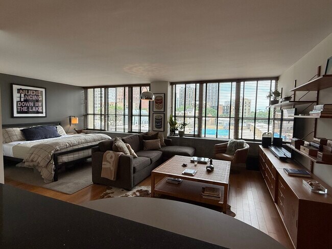 Foto del edificio - 655 W Irving Park Rd
