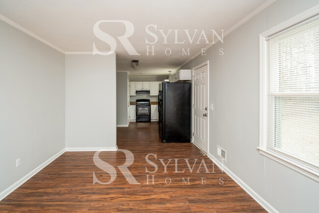 Foto del edificio - Charming 3 BR, 2 BA home is move-in ready