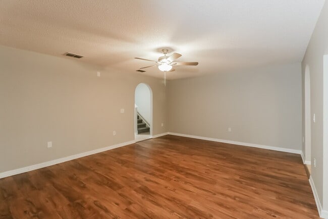 Building Photo - 4683 Ashburn Square Dr