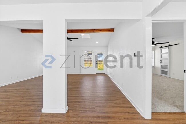 Building Photo - Unit
