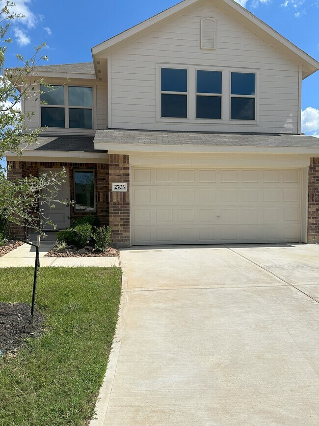 Foto del edificio - 2703 Pheasant Hl Ct