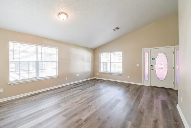 Foto del edificio - 6248 Ironside Dr N