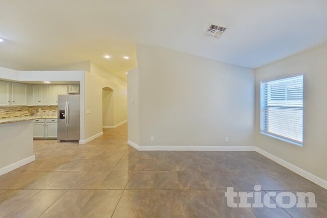 Building Photo - 20711 N Santa Cruz Dr