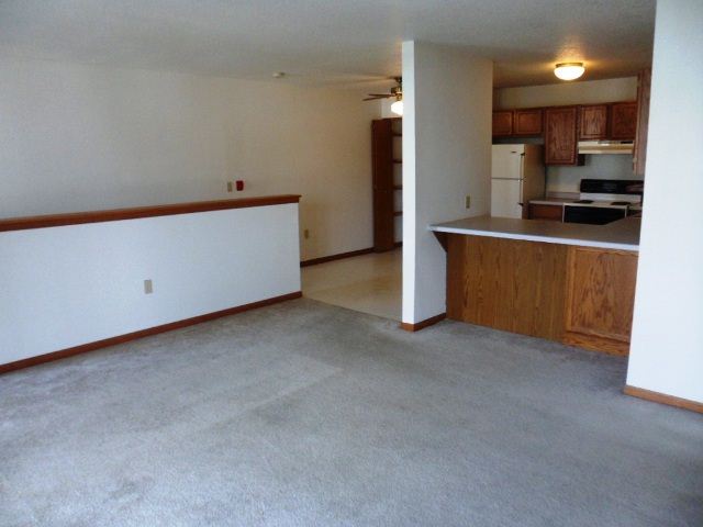 Foto del edificio - 906 Fox Creek Dr