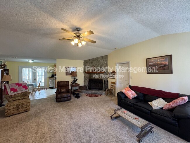 Building Photo - 6277 Pansy Dr
