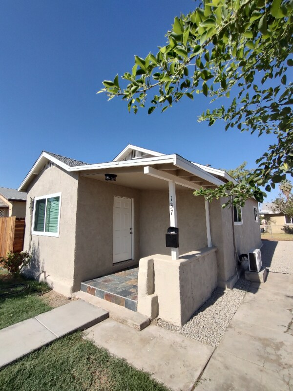 Primary Photo - 137 S Ash Ave