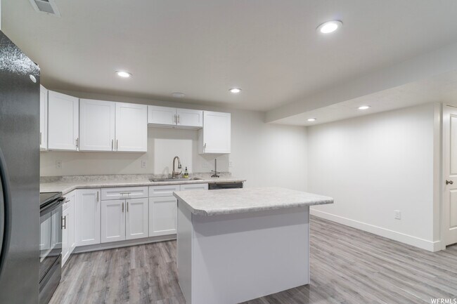 Building Photo - 6647 W Dallas Kyle Dr