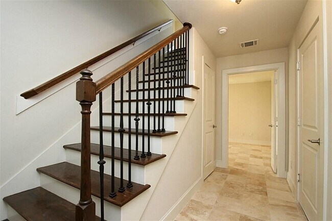 Foto del edificio - 1815 Oakdale St