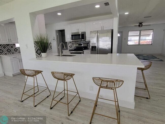 Foto del edificio - 220 NW 25th Ct