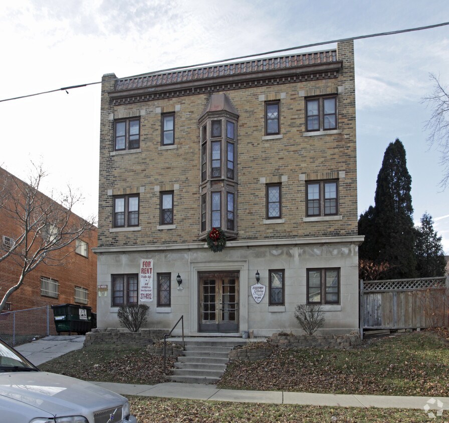 Building Photo - 1447 N Franklin Pl