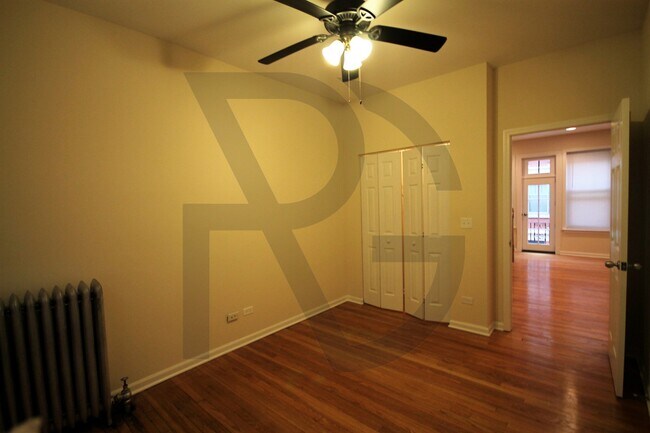 Building Photo - 436 W Surf St