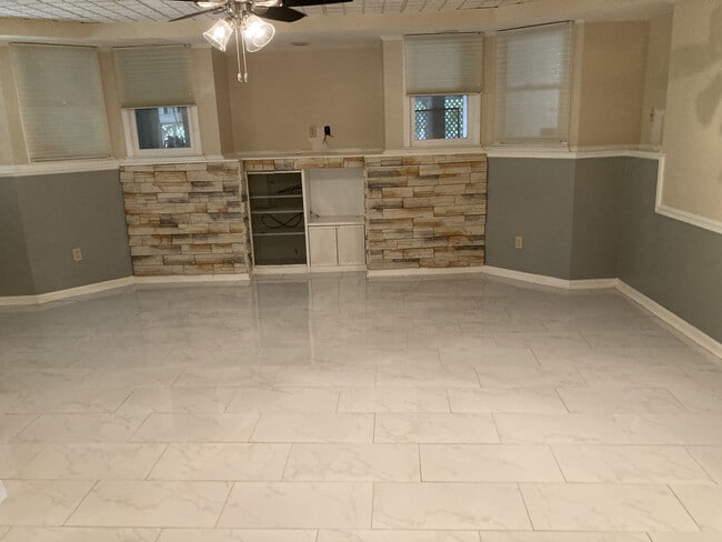 Building Photo - 4042 Penhurst Dr