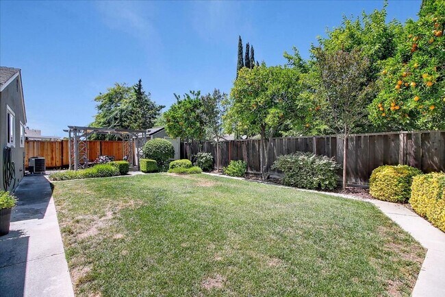 Foto del edificio - LOVELY 3 Bed/2 Bath Home in San Jose on a ...