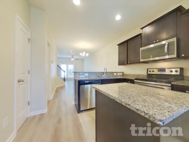 Foto del edificio - 404 Riverwood Ct