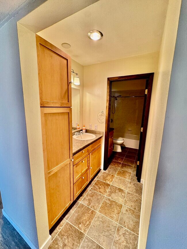 Foto del edificio - W169N11404 Biscayne Dr