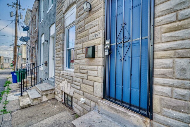 Building Photo - 107 S Dean St