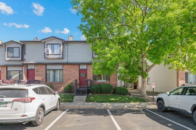 Building Photo - Contemporary Comfort Meets Convenience in ...