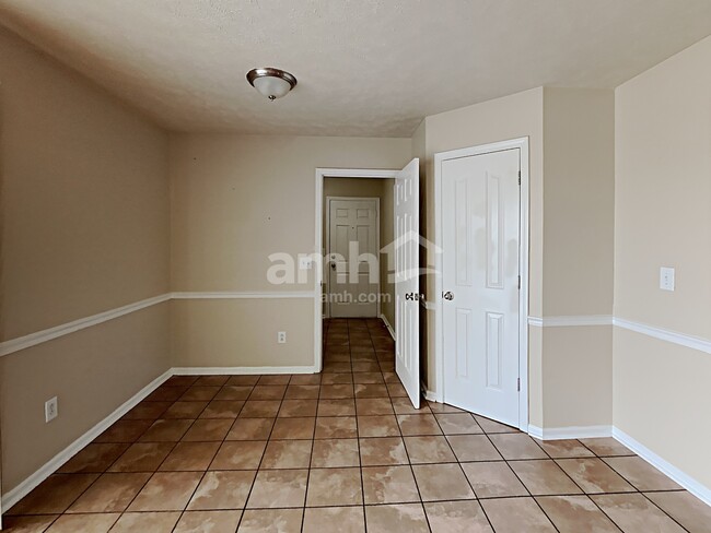 Foto del edificio - 403 Wooded Valley Ct