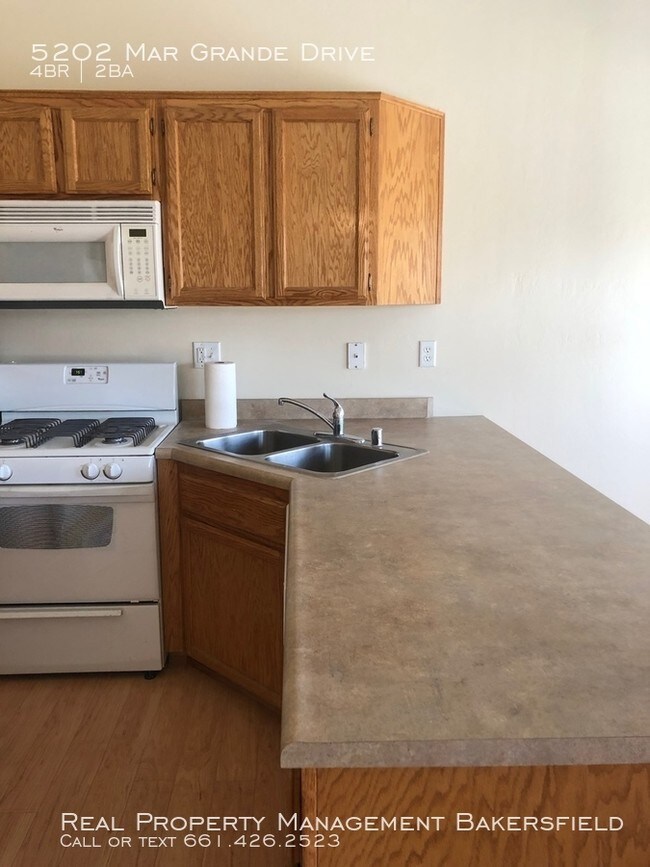 Building Photo - 5202 Mar Grande Dr