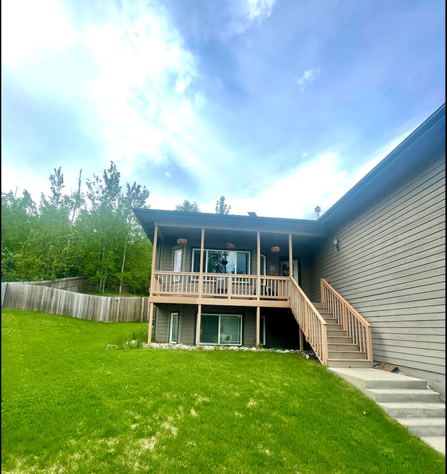 Building Photo - House on a hill in Victoria Estates with 6...