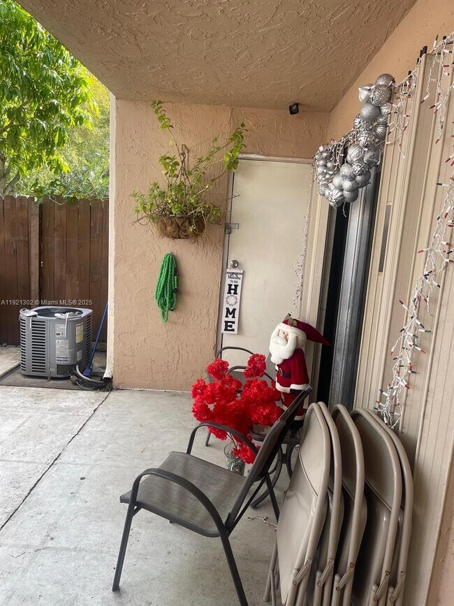 Foto del edificio - 8400 SW 154th Cir Ct