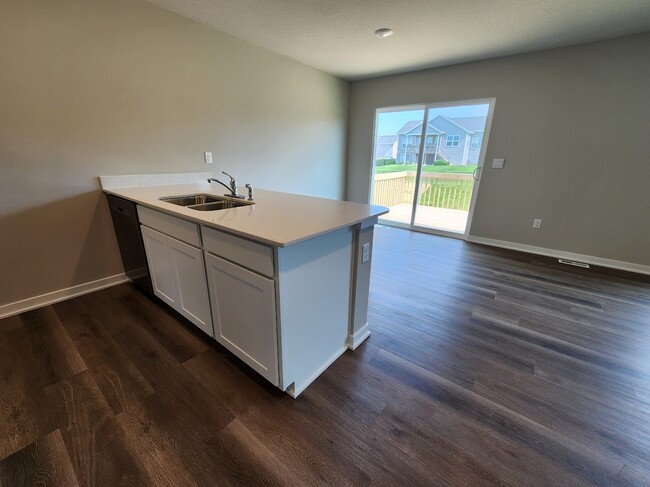 Building Photo - 7612 Crossroads Dr SW