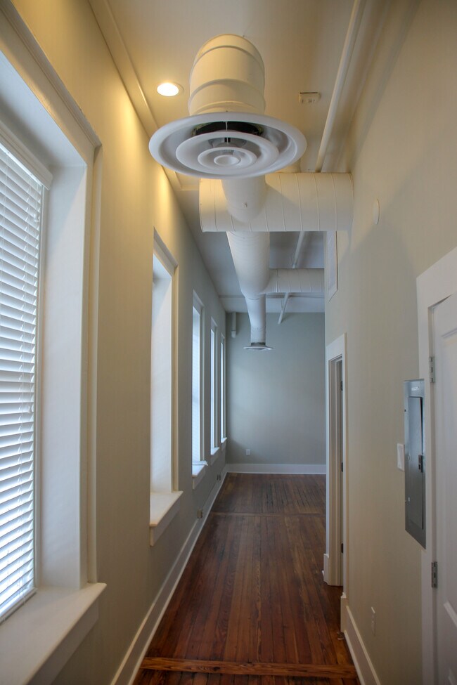 Foto del edificio - 596 Cherry St