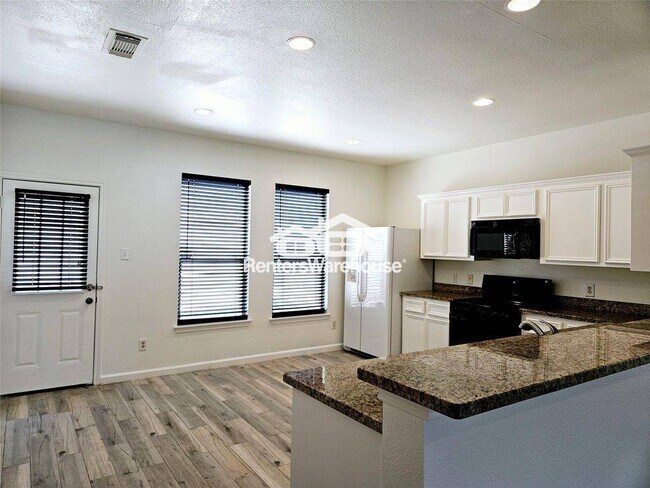 Foto del edificio - 8039 Ellinger Ln