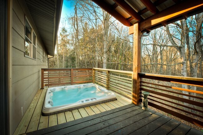 Foto del edificio - 639 Sand Hill Rd