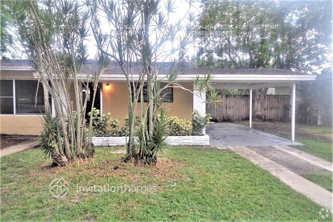 Building Photo - 883 W Country Club Cir