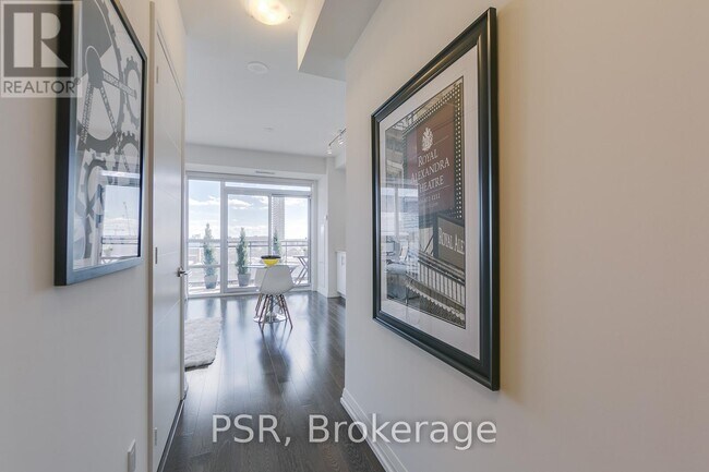 Photo du bâtiment - 460-1460 Adelaide St E