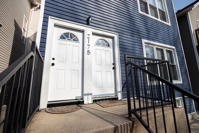 Foto del edificio - 2175 N Maplewood Ave